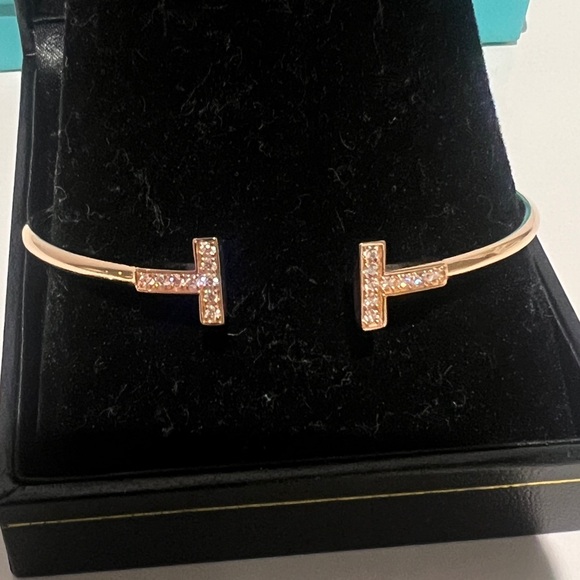 Tiffany & Co. T Diamond Wire Bracelet - 18K Rose Gold, Medium, 0.24ct - Picture 5 of 12